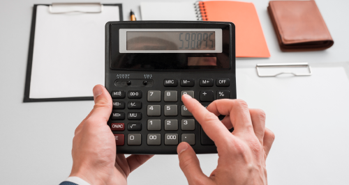 Зарплата, налоги и взносы: считаем реальные расходы работодателя на одного сотрудника на трудовом договоре в 2026 году 